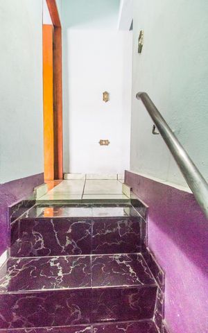 Casa à venda com 344m², 4 quartos e 4 vagasEscada