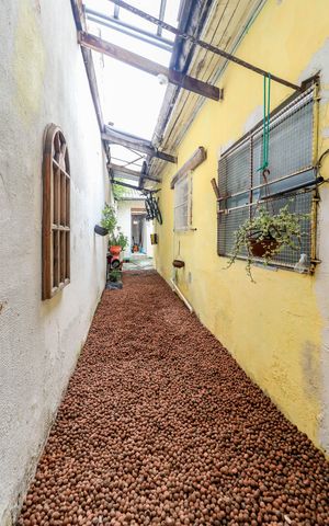Casa à venda com 160m², 3 quartos e 2 vagas Casa à venda com 160m², 3 quartos e 2 vagasCorredor Lateral
