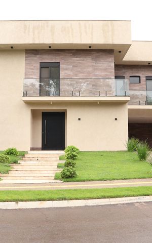 Casa à venda com 530m², 5 quartos e 5 vagasEntrada