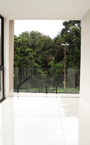 Casa à venda com 530m², 5 quartos e 5 vagasSacada