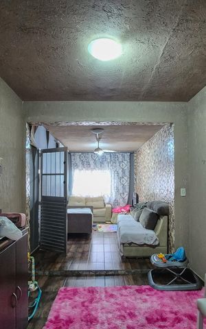 Casa para alugar com 15m², 2 quartos e 1 vaga Casa para alugar com 15m², 2 quartos e 1 vagaSala