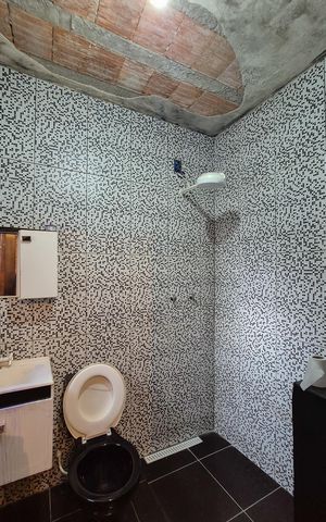 Casa para alugar com 15m², 2 quartos e 1 vaga Casa para alugar com 15m², 2 quartos e 1 vagaBanheiro Social