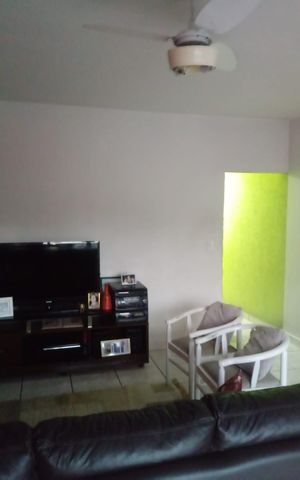 Casa à venda com 180m², 4 quartos e sem vaga Casa à venda com 180m², 4 quartos e sem vagaSala