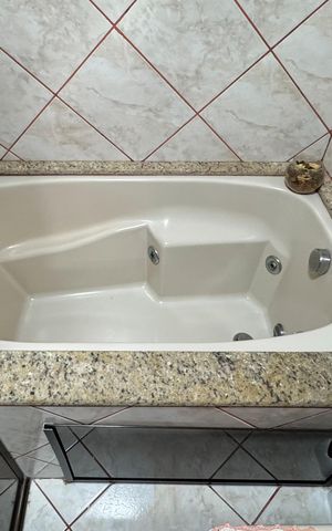 Casa à venda com 125m², 2 quartos e 2 vagas Casa à venda com 125m², 2 quartos e 2 vagasBanheiro - Suíte