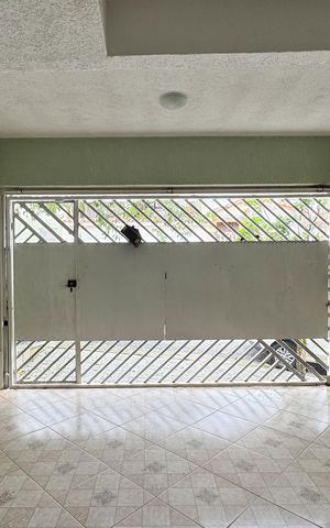 Casa à venda com 125m², 2 quartos e 2 vagas Casa à venda com 125m², 2 quartos e 2 vagasGaragem