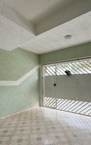 Casa à venda com 125m², 2 quartos e 2 vagas Casa à venda com 125m², 2 quartos e 2 vagasGaragem