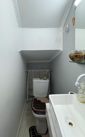 Casa à venda com 125m², 2 quartos e 2 vagas Casa à venda com 125m², 2 quartos e 2 vagasLavabo 1
