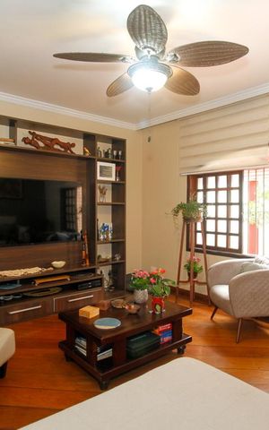 Casa à venda com 180m², 3 quartos e 2 vagas Casa à venda com 180m², 3 quartos e 2 vagasSala de Estar