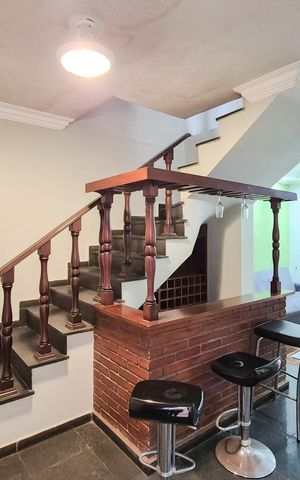 Casa à venda com 300m², 4 quartos e 4 vagas Casa à venda com 300m², 4 quartos e 4 vagasSala