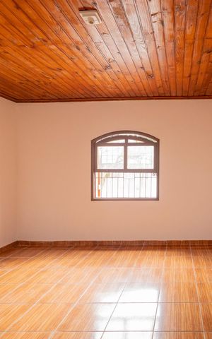 Casa à venda com 170m², 3 quartos e 3 vagas Casa à venda com 170m², 3 quartos e 3 vagasQuarto
