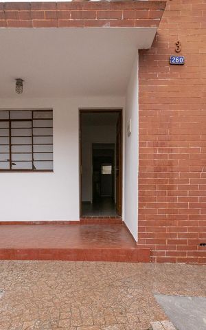 Casa à venda com 170m², 3 quartos e 3 vagas Casa à venda com 170m², 3 quartos e 3 vagasQuintal
