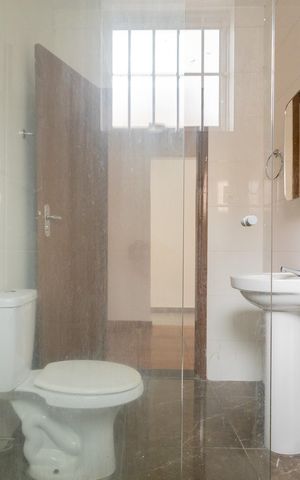 Casa à venda com 170m², 3 quartos e 3 vagas Casa à venda com 170m², 3 quartos e 3 vagasBanheiro Social