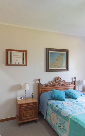 Casa à venda com 212m², 4 quartos e 3 vagas Casa à venda com 212m², 4 quartos e 3 vagasSuíte