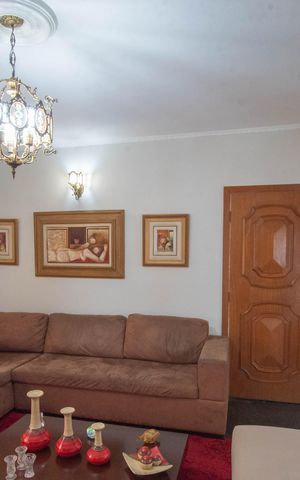 Casa à venda com 212m², 4 quartos e 3 vagas Casa à venda com 212m², 4 quartos e 3 vagasSala de Estar