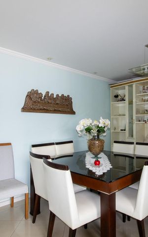Apartamento à venda com 175m², 3 quartos e 1 vaga Apartamento à venda com 175m², 3 quartos e 1 vagaSala