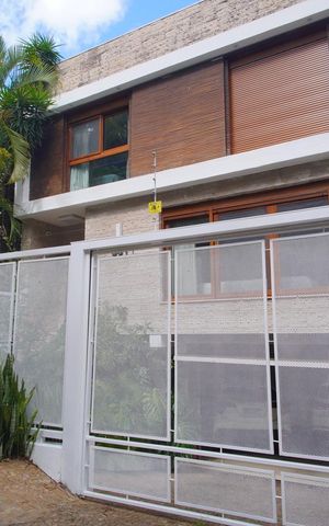 Casa à venda com 420m², 3 quartos e 2 vagasFachada