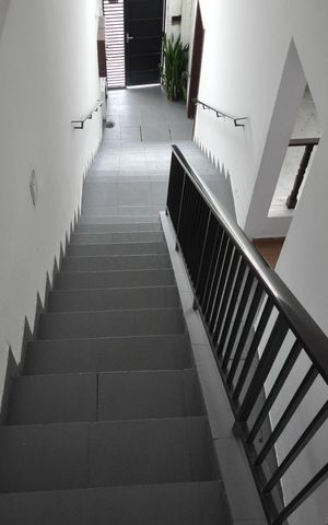Casa à venda com 559m², 4 quartos e 6 vagasEscada de acesso