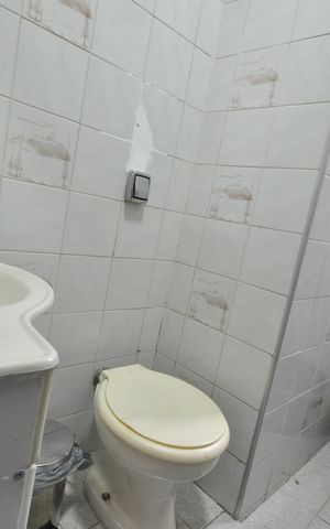 Casa à venda com 559m², 4 quartos e 6 vagasBanheiro de Serviço