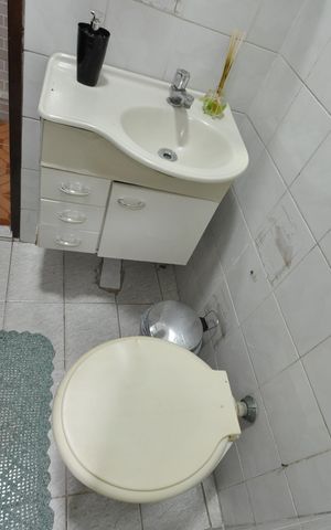Casa à venda com 559m², 4 quartos e 6 vagasBanheiro de Serviço