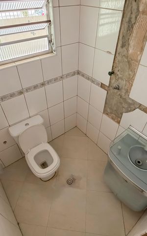 Casa à venda com 108m², 2 quartos e 1 vagaBanheiro Térreo