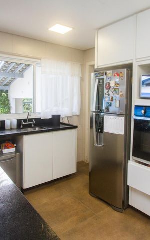 Casa para alugar com 1000m², 4 quartos e 5 vagas Casa para alugar com 1000m², 4 quartos e 5 vagasCozinha