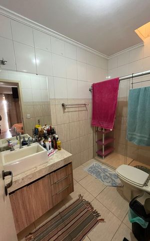 Casa à venda com 300m², 4 quartos e 3 vagas Casa à venda com 300m², 4 quartos e 3 vagasBanheiro