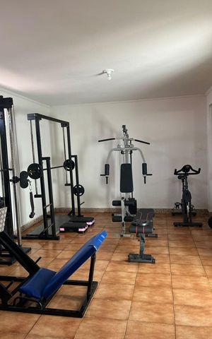 Casa à venda com 300m², 4 quartos e 3 vagas Casa à venda com 300m², 4 quartos e 3 vagasÁrea externa