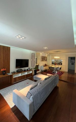 Casa à venda com 300m², 4 quartos e 3 vagas Casa à venda com 300m², 4 quartos e 3 vagasSala