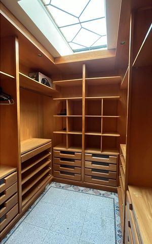 Casa à venda com 300m², 4 quartos e 3 vagas Casa à venda com 300m², 4 quartos e 3 vagasCloset