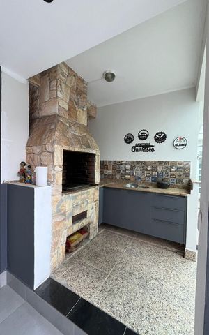 Casa à venda com 300m², 4 quartos e 3 vagas Casa à venda com 300m², 4 quartos e 3 vagasChurrasqueira