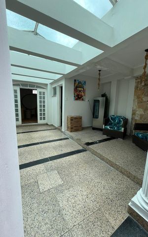 Casa à venda com 300m², 4 quartos e 3 vagas Casa à venda com 300m², 4 quartos e 3 vagasÁrea externa