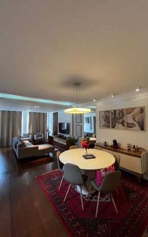 Casa à venda com 300m², 4 quartos e 3 vagas Casa à venda com 300m², 4 quartos e 3 vagasSala