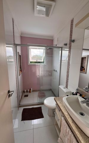 Casa à venda com 200m², 3 quartos e 2 vagas Casa à venda com 200m², 3 quartos e 2 vagasBanheiro
