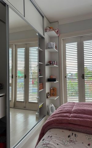 Casa à venda com 200m², 3 quartos e 2 vagas Casa à venda com 200m², 3 quartos e 2 vagasQuarto