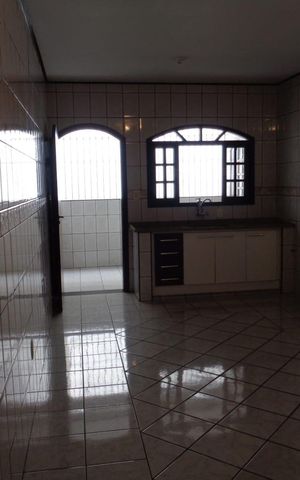 Casa à venda com 129m², 3 quartos e 4 vagas