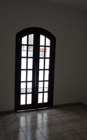 Casa à venda com 129m², 3 quartos e 4 vagas