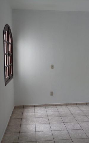 Casa à venda com 129m², 3 quartos e 4 vagas