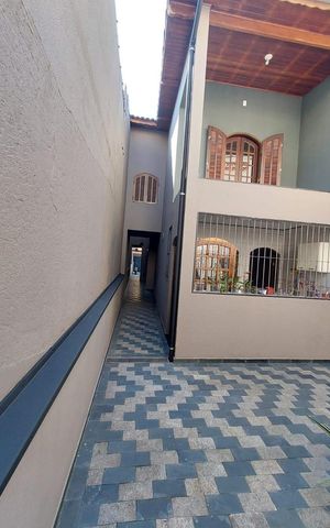 Casa à venda com 129m², 3 quartos e 4 vagas