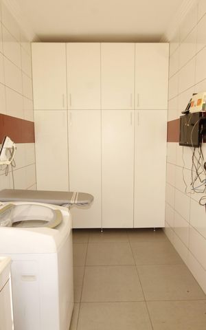 Casa à venda com 390m², 5 quartos e 6 vagasÁrea de Serviço