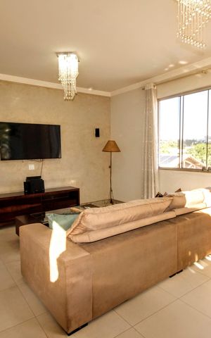 Casa à venda com 390m², 5 quartos e 6 vagassala