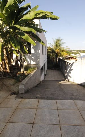 Casa à venda com 390m², 5 quartos e 6 vagasquintal