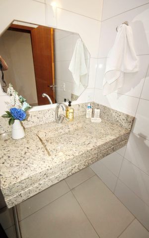 Casa à venda com 390m², 5 quartos e 6 vagasbanheiro 1