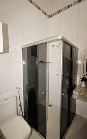 Casa à venda com 390m², 5 quartos e 6 vagasbanheiro 1