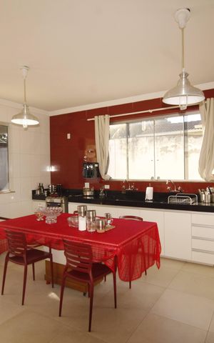 Casa à venda com 390m², 5 quartos e 6 vagascozinha