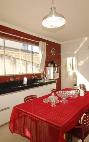 Casa à venda com 390m², 5 quartos e 6 vagascozinha