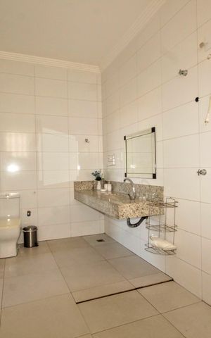 Casa à venda com 390m², 5 quartos e 6 vagasbanheiro 3