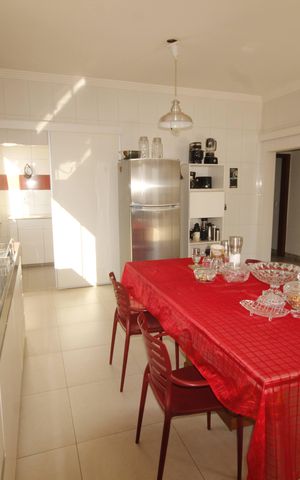 Casa à venda com 390m², 5 quartos e 6 vagascozinha