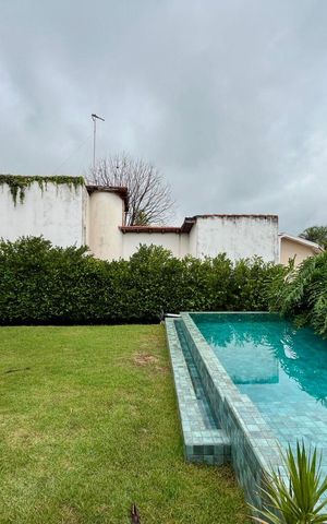 Casa de condomínio à venda com 340m², 4 quartos e 4 vagas Casa de condomínio à venda com 340m², 4 quartos e 4 vagasQuintal