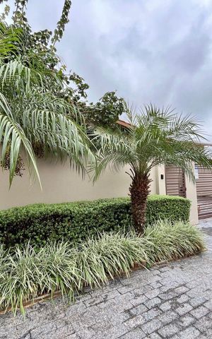 Casa de condomínio à venda com 340m², 4 quartos e 4 vagas Casa de condomínio à venda com 340m², 4 quartos e 4 vagasFachada da casa