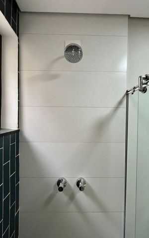 Casa de condomínio à venda com 340m², 4 quartos e 4 vagas Casa de condomínio à venda com 340m², 4 quartos e 4 vagasBanheiro da área externa